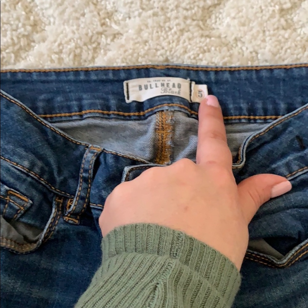 Bullhead women’s skinny jeans size 5 EUC.